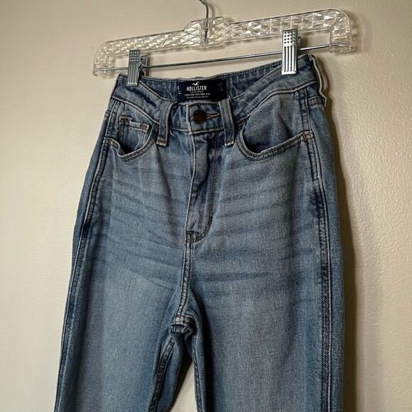 Hollister Ultra High Rise Mom Jean Size 1 Short - Picture 2 of 5